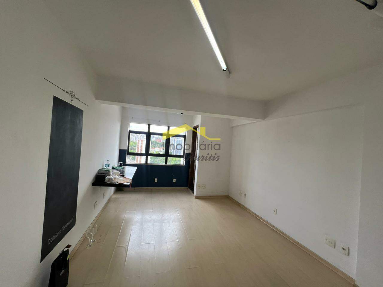 Sala à venda no Barro Preto: 