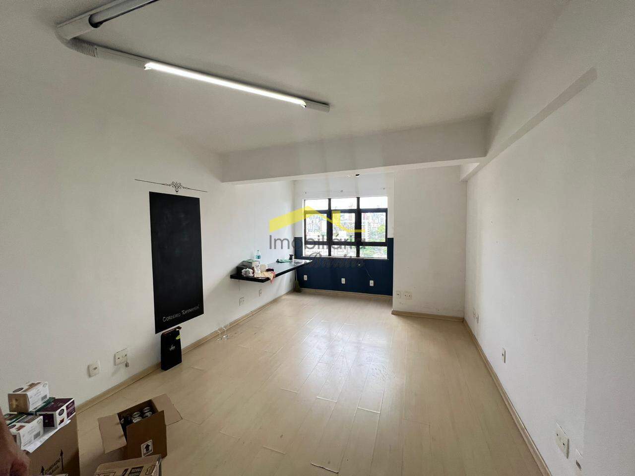 Sala à venda no Barro Preto: 