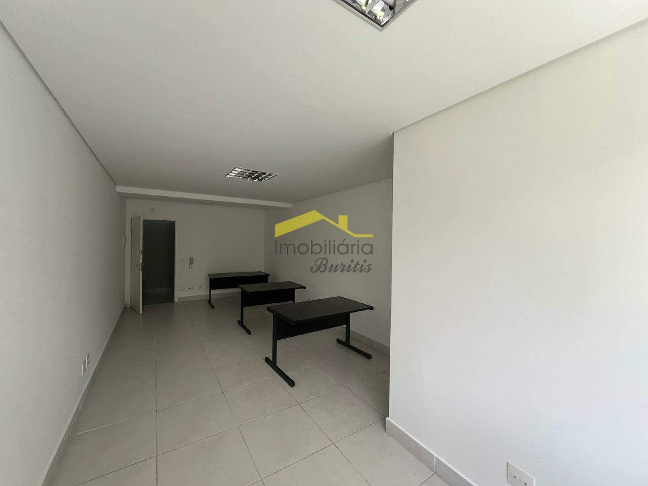 Sala para aluguel no Estoril: 