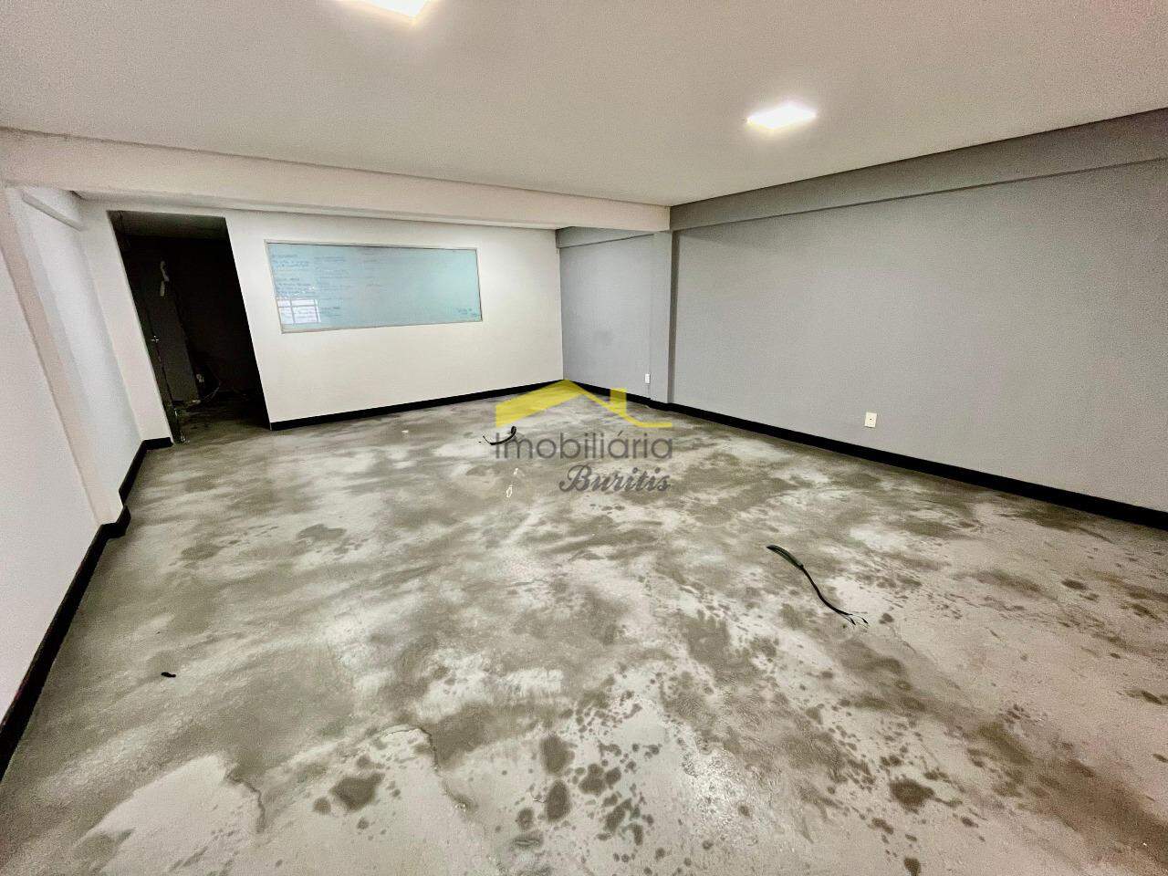 Loja para aluguel no Estoril: 