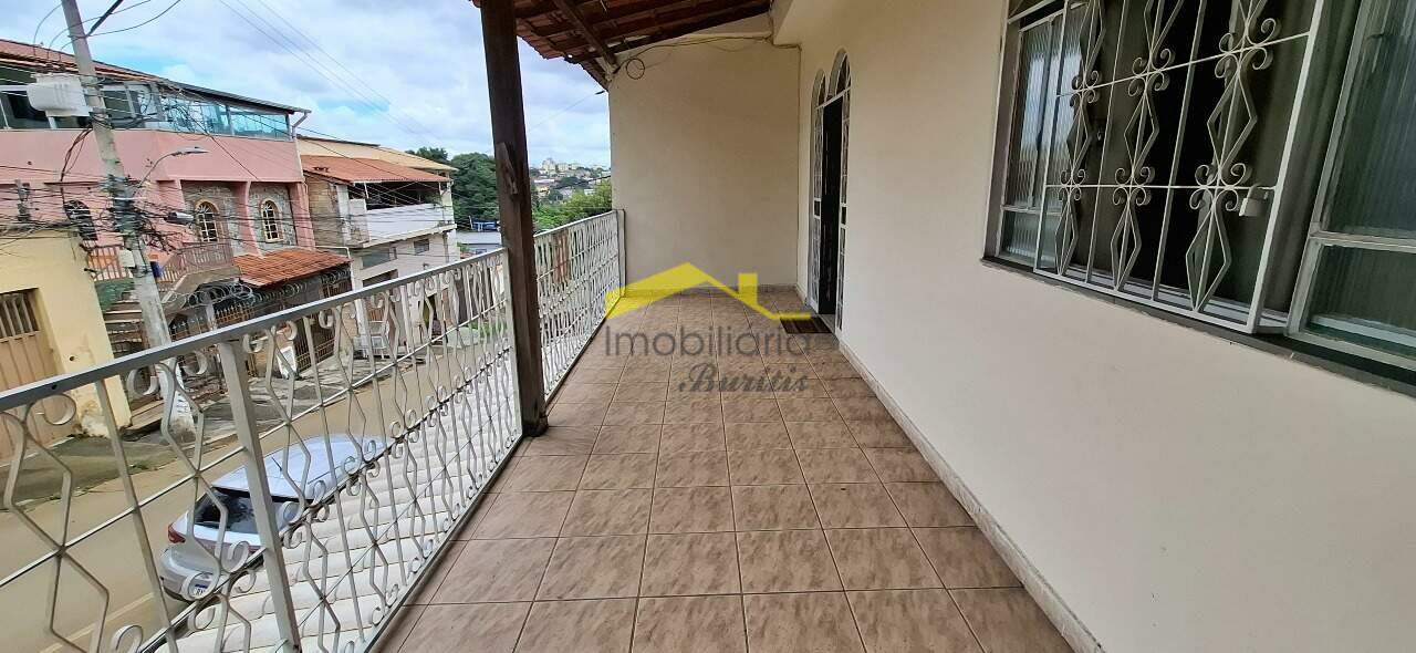 Casa à venda no Palmeiras: 