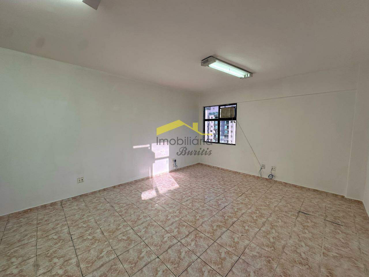 Sala à venda no Buritis: 