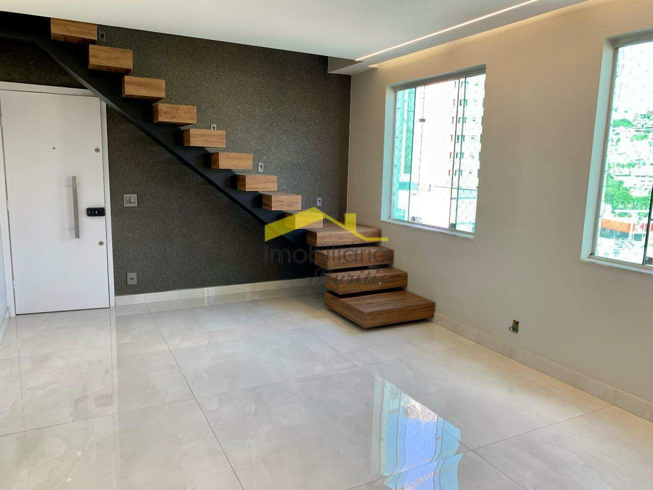 Cobertura à venda no Estoril: 