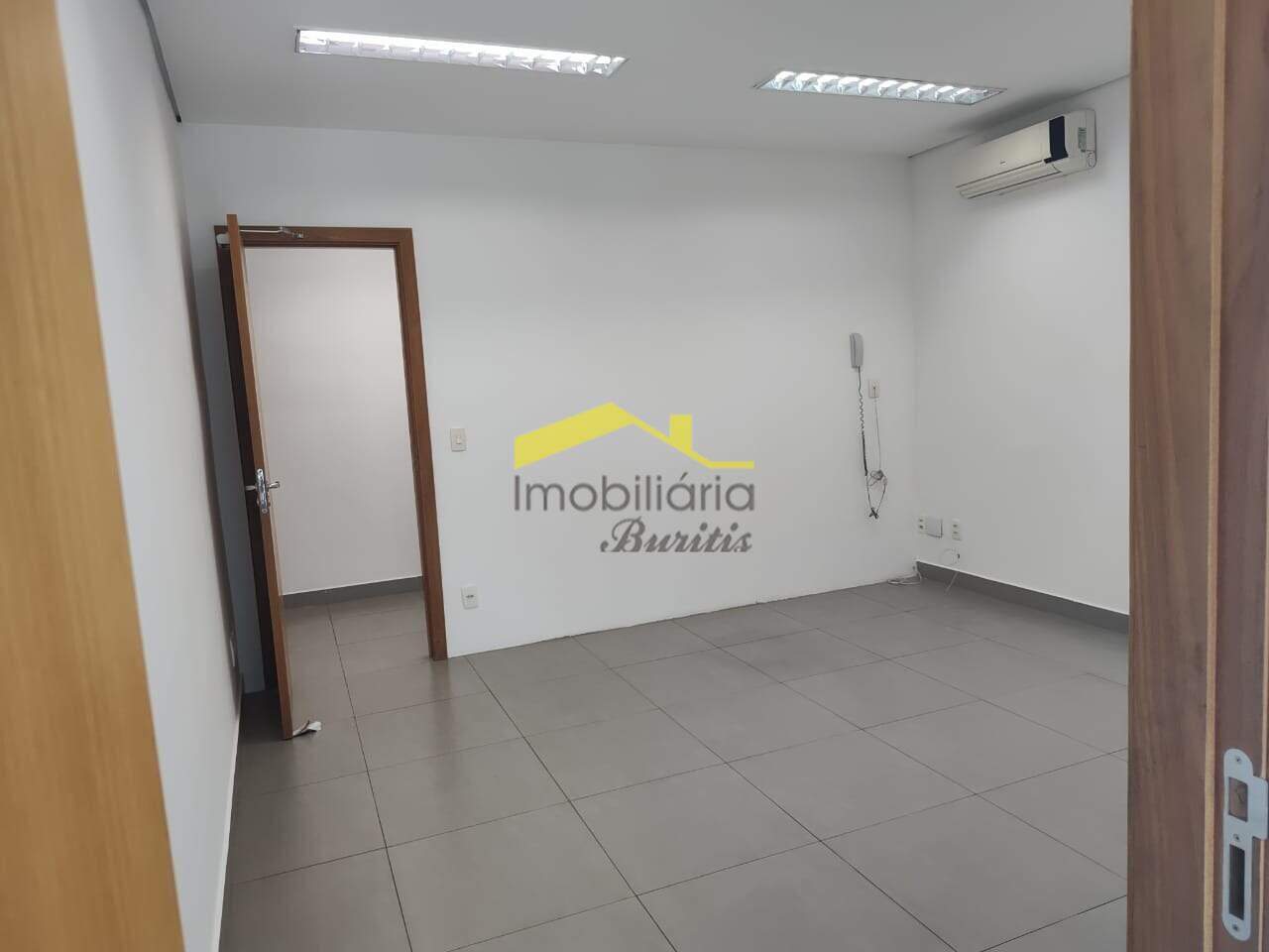 Sala à venda no Buritis: 