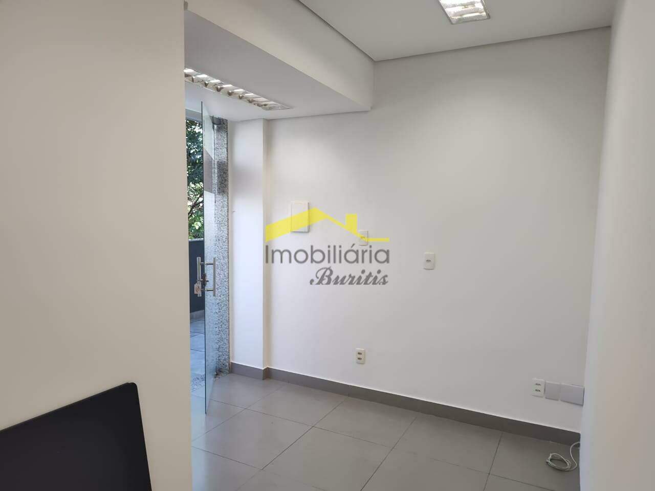 Sala à venda no Buritis: 