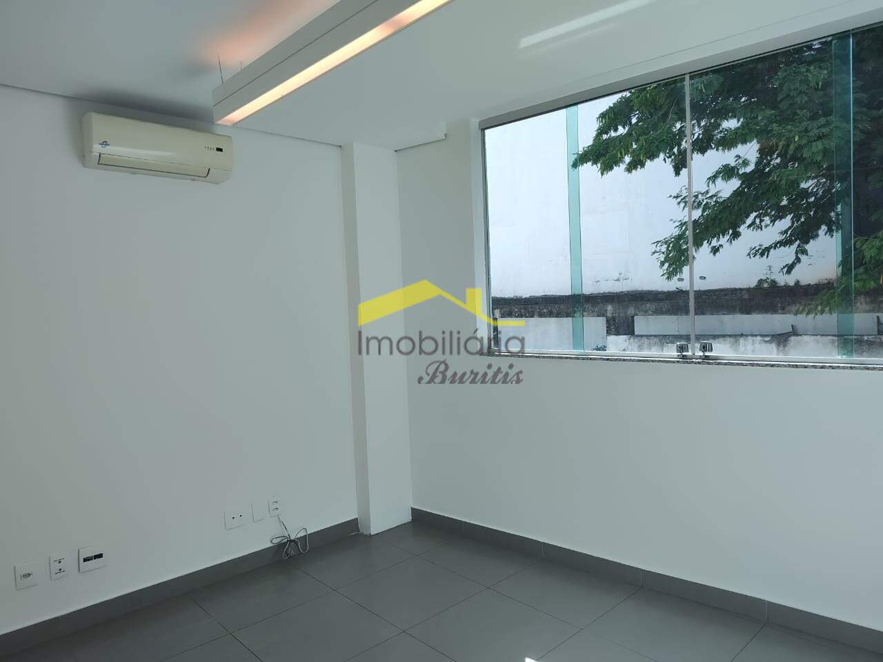 Sala à venda no Buritis: 