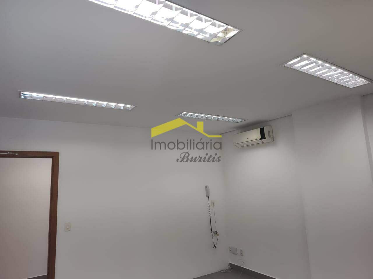 Sala à venda no Buritis: 