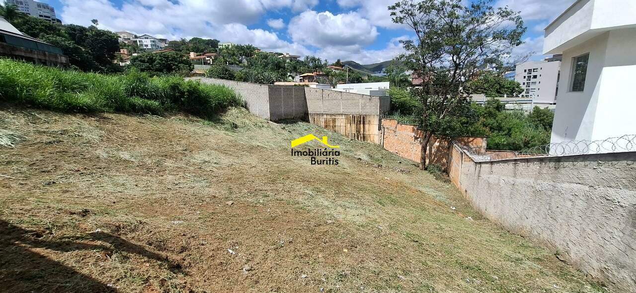 Lote à venda no Estoril: 