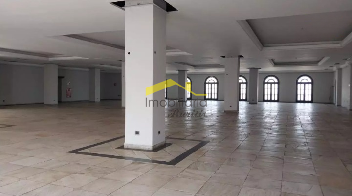 Casa comercial para aluguel no Estoril: 