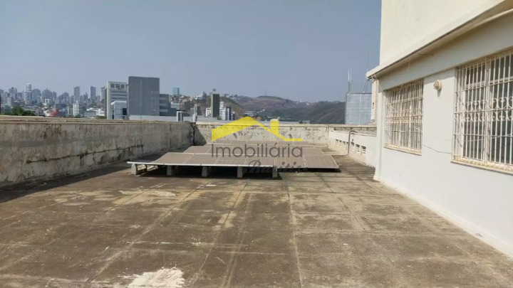 Casa comercial para aluguel no Estoril: 