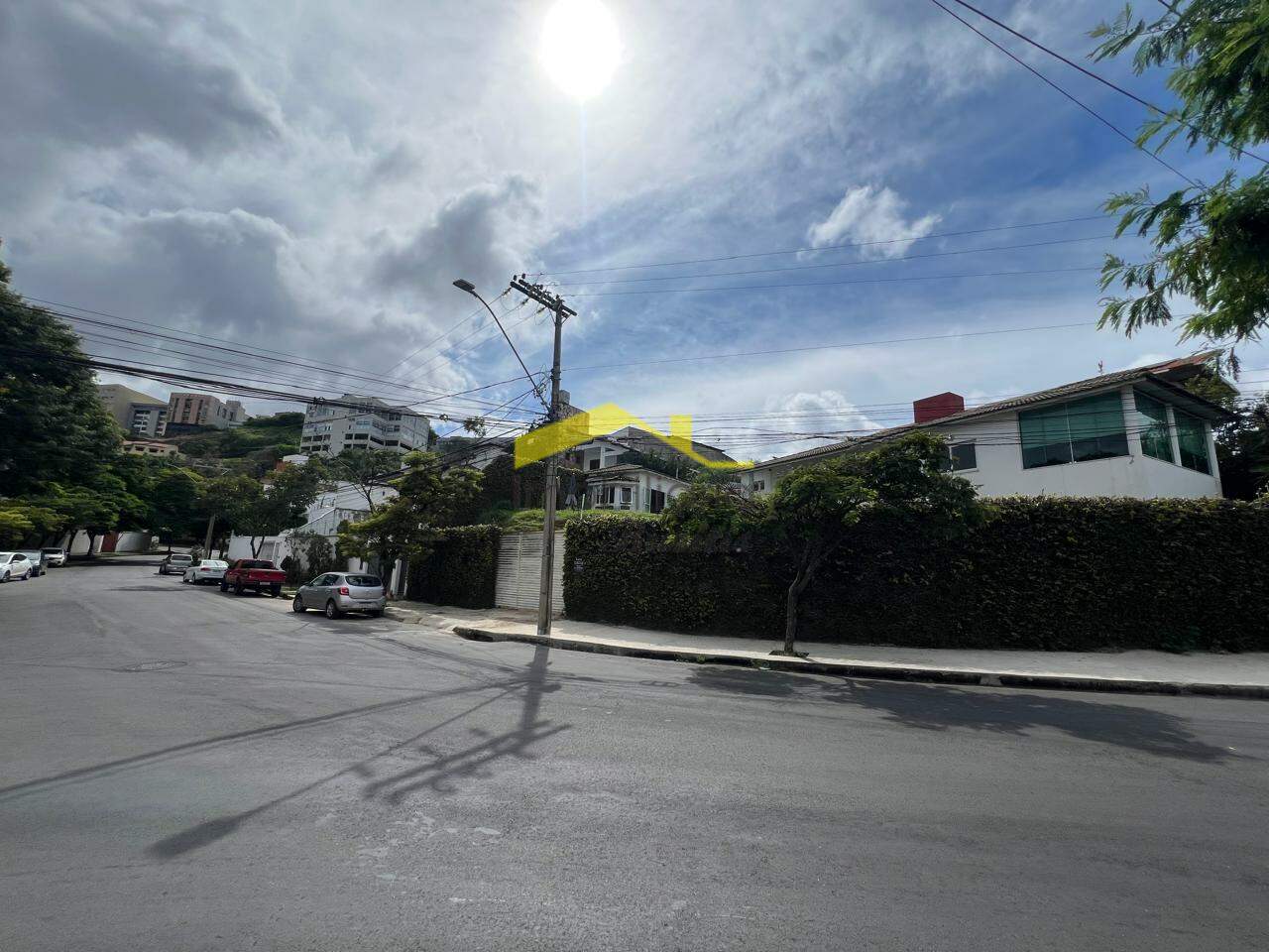 Casa para aluguel no Estoril: 