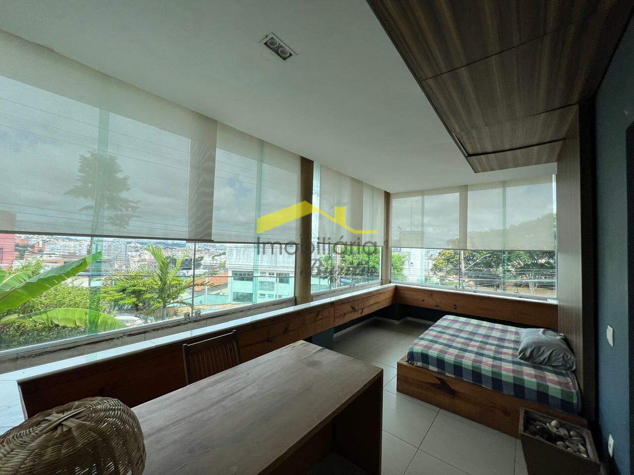 Casa para aluguel no Estoril: 