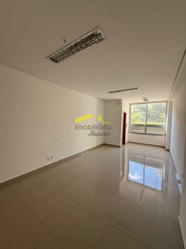 Sala para aluguel no Estoril: 