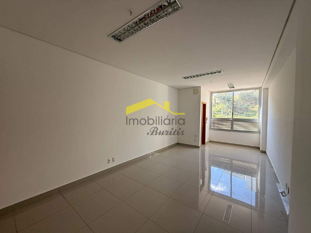 Sala para aluguel no Estoril: 