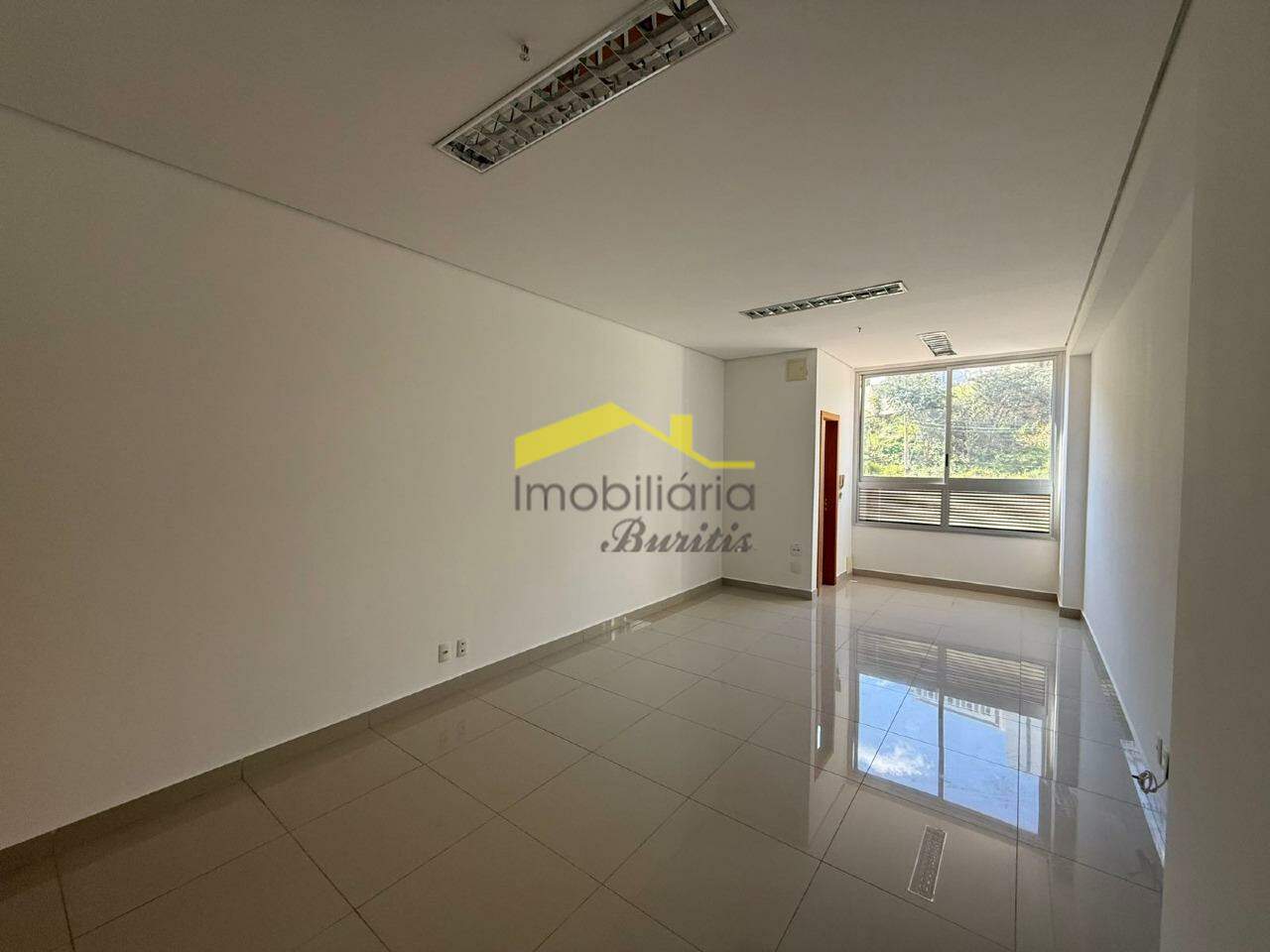 Sala para aluguel no Estoril: 