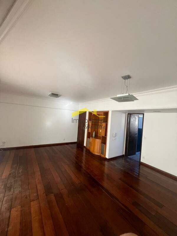 Apartamento com área privativa à venda no Estoril: 