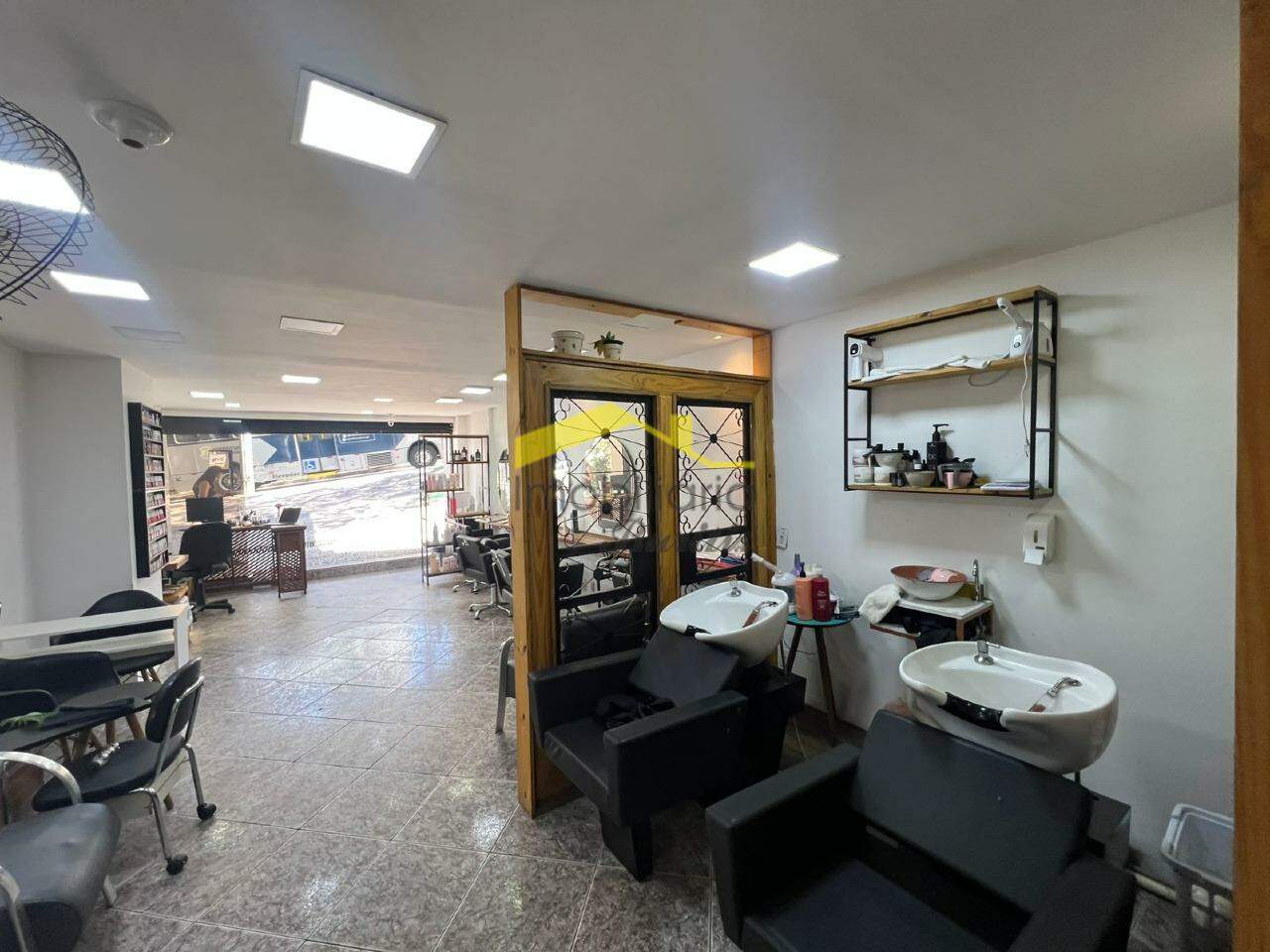 Loja para aluguel no Estoril: 