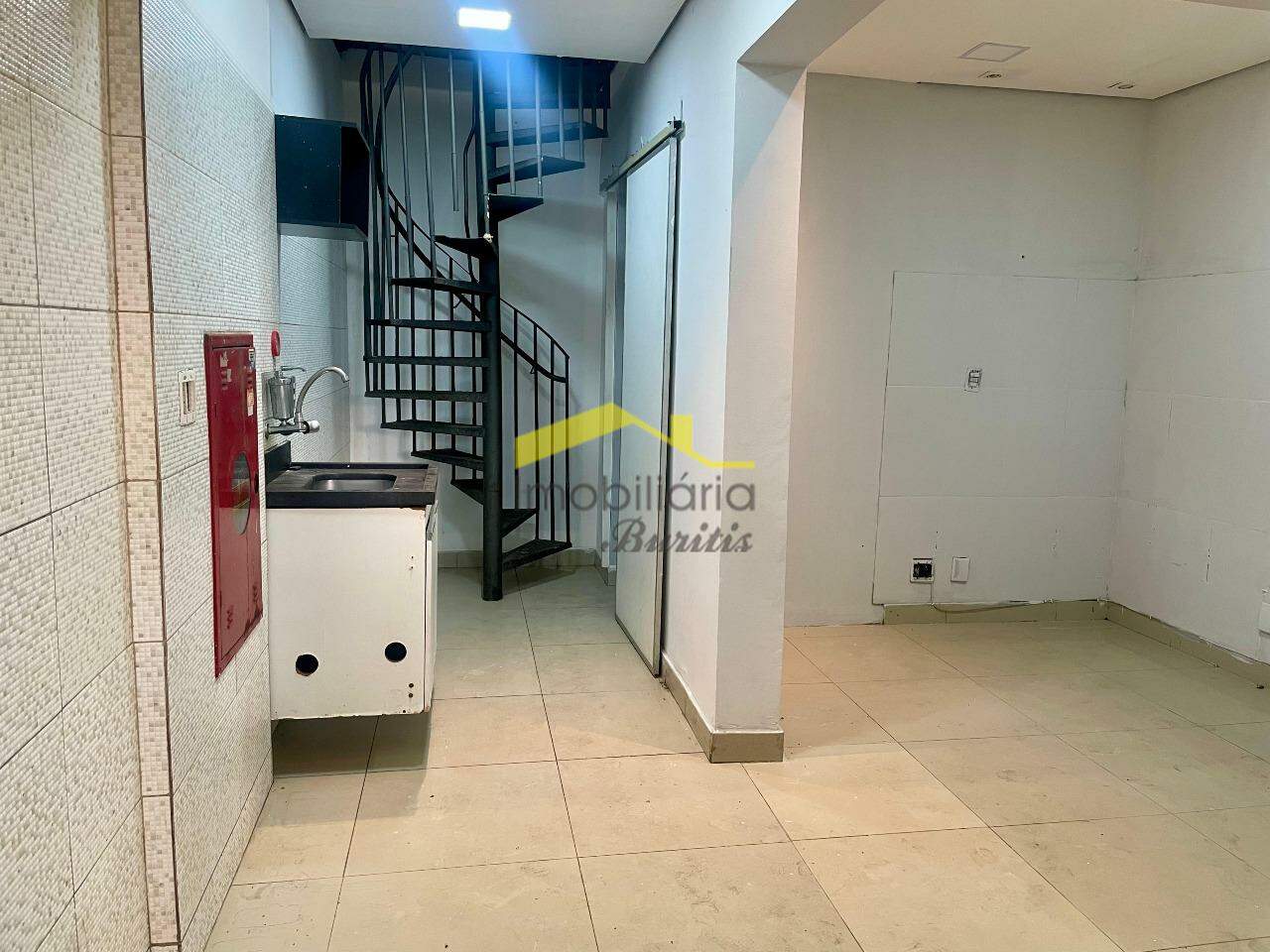 Loja para aluguel no Estoril: 