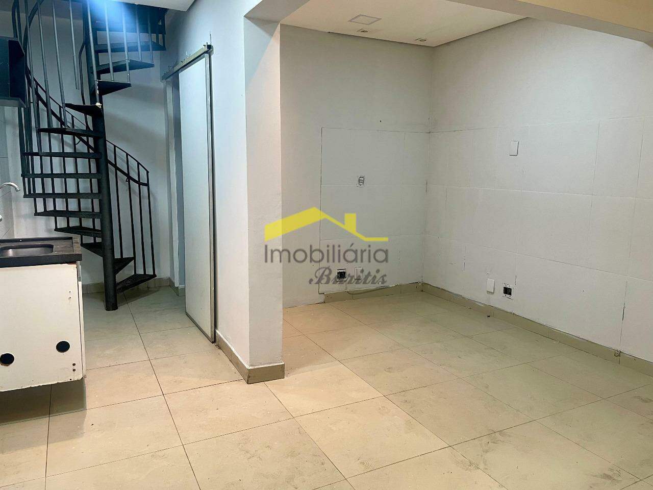 Loja para aluguel no Estoril: 