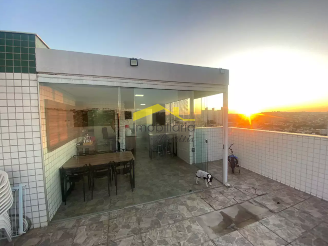 Cobertura à venda no Cinqüentenário: 