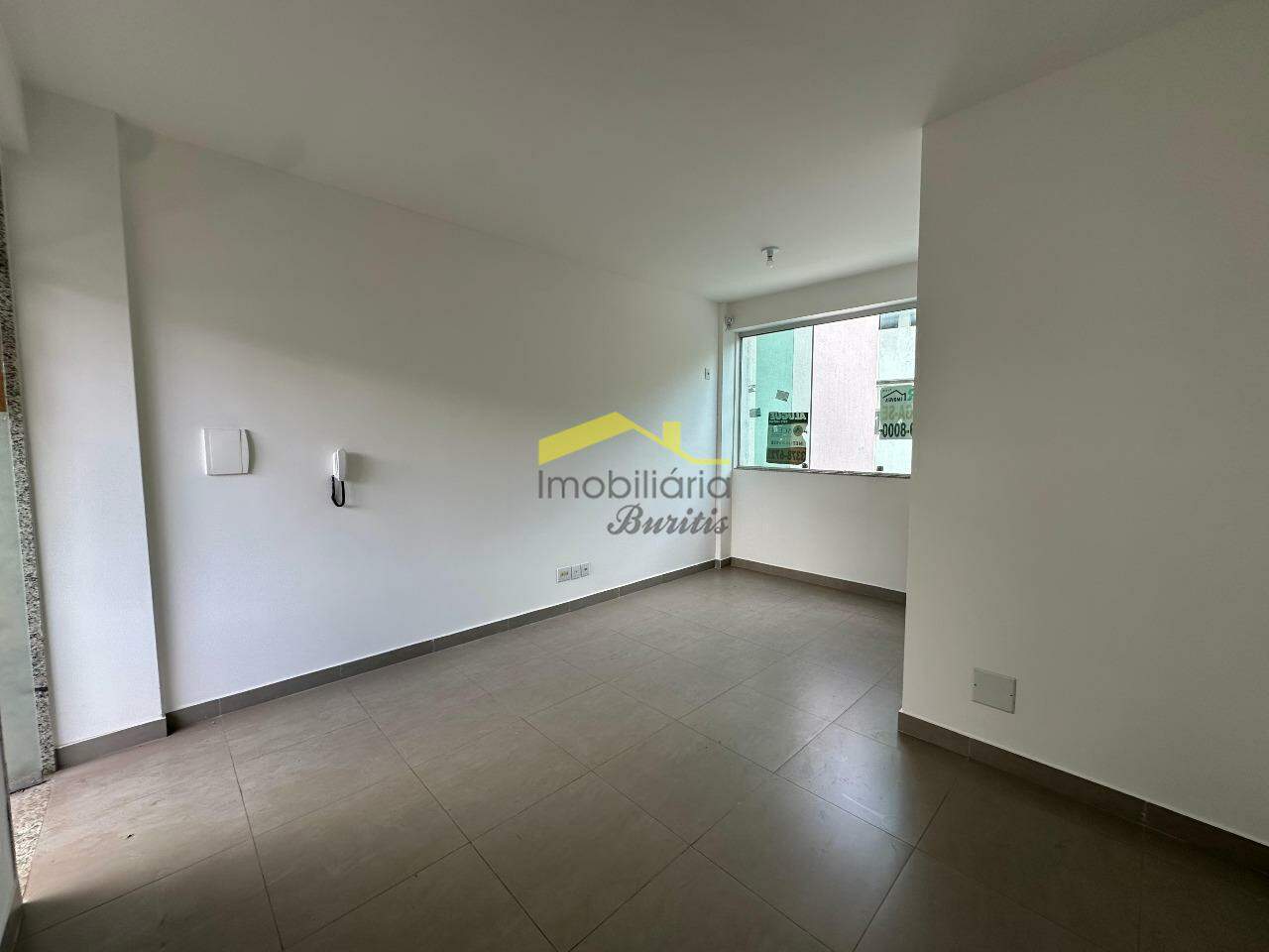 Sala à venda no Buritis: 