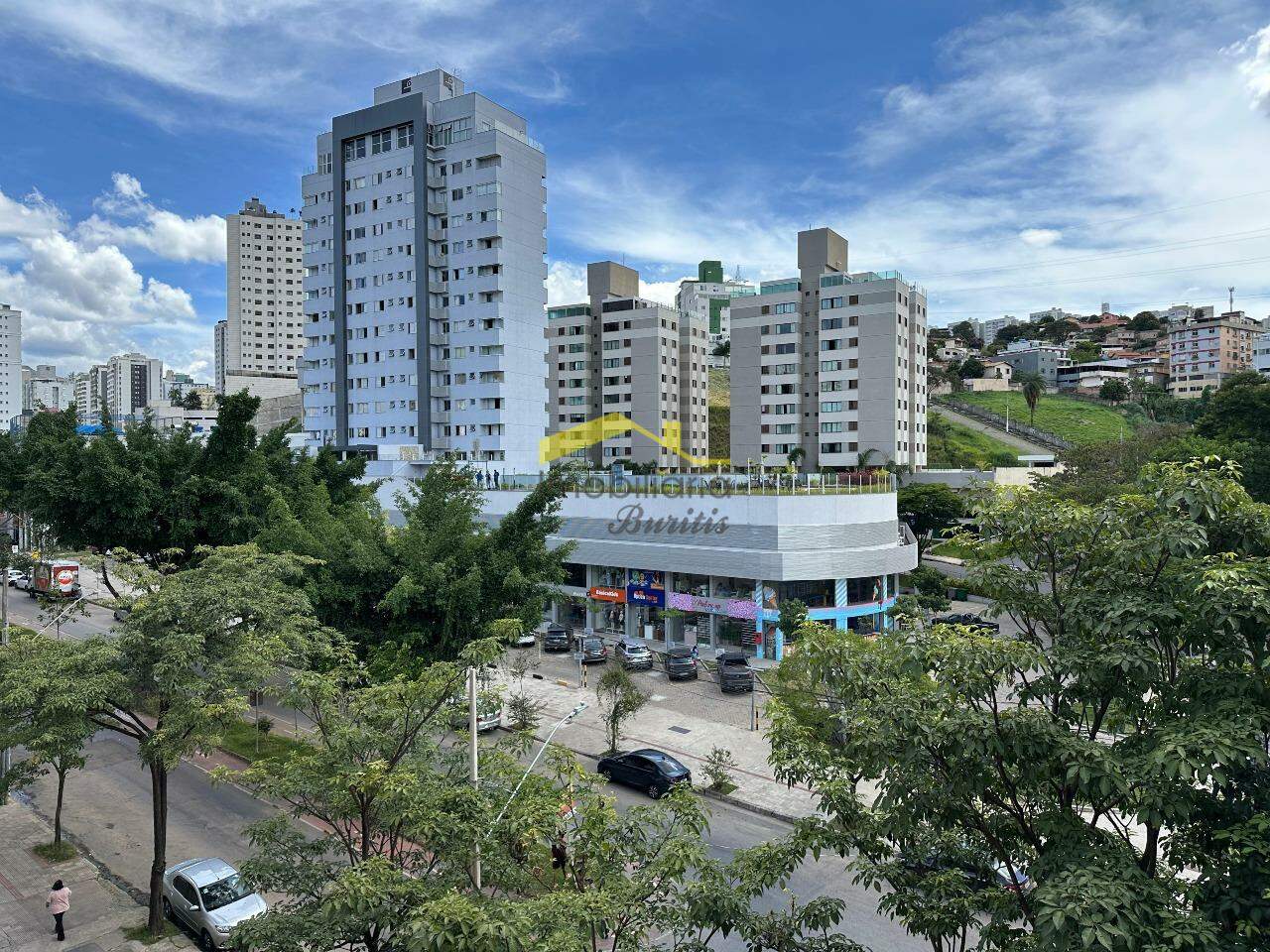 Sala à venda no Buritis: 