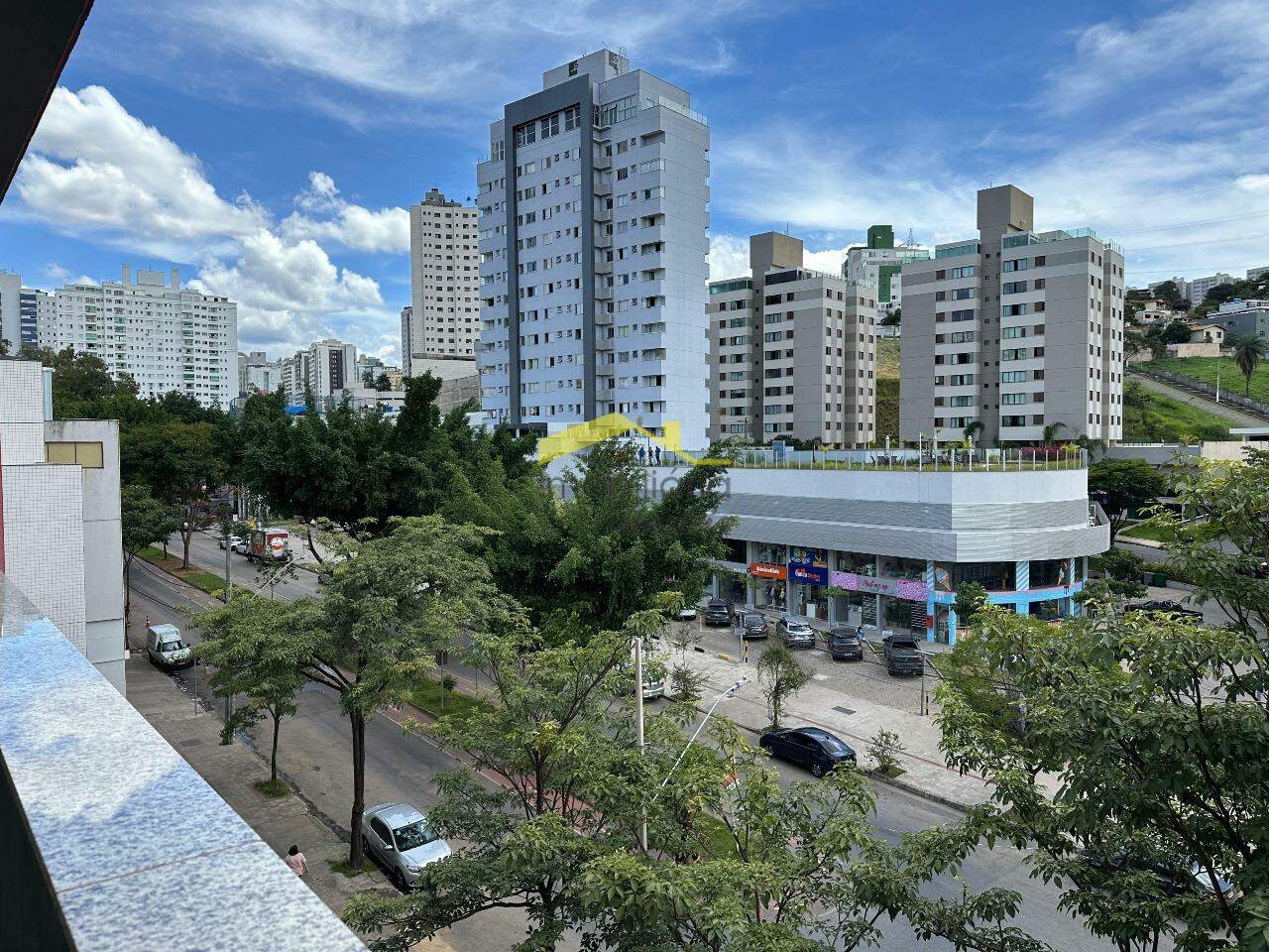 Sala à venda no Buritis: 