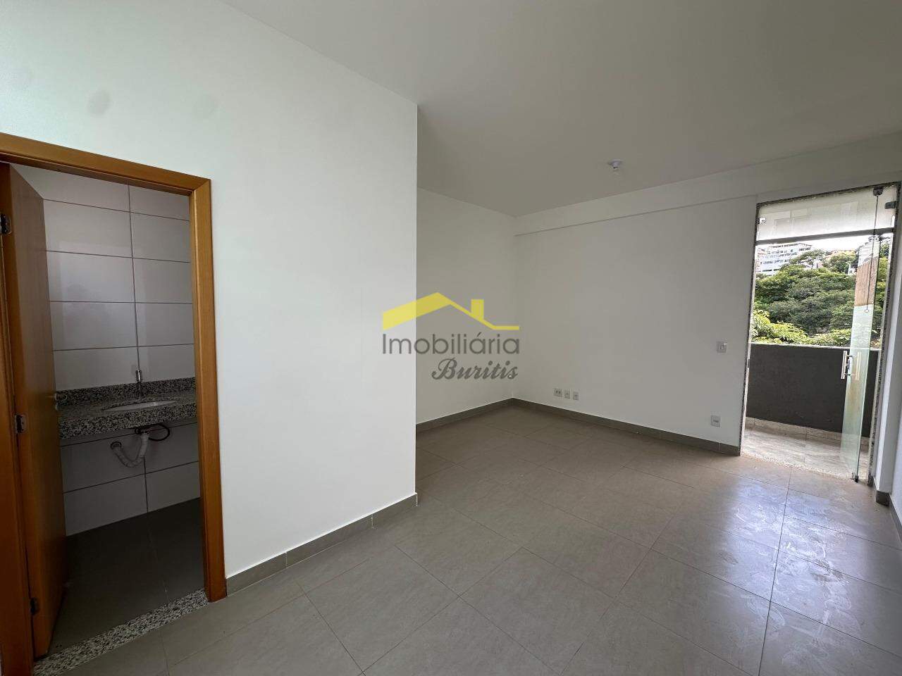 Sala à venda no Buritis: 