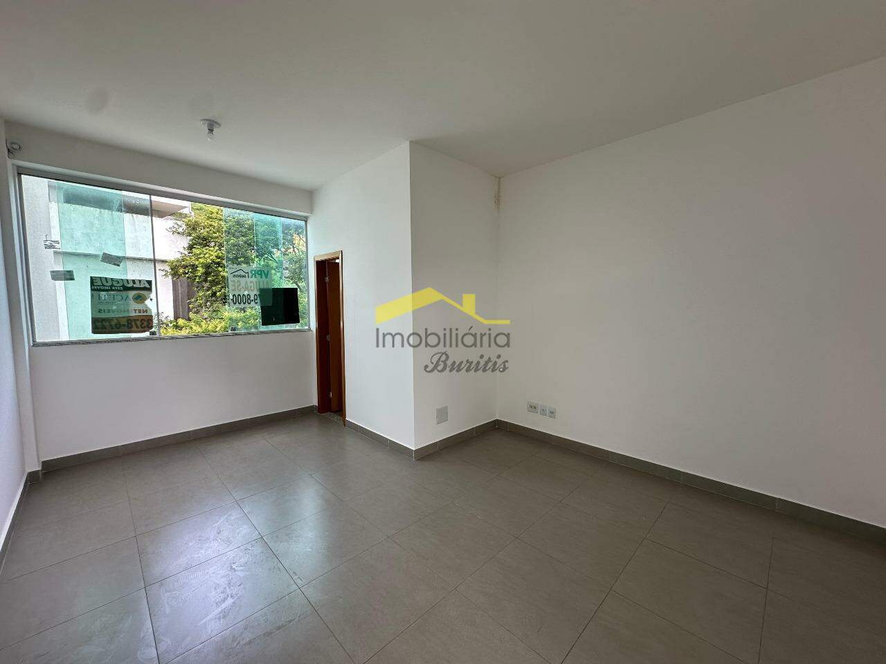 Sala à venda no Buritis: 