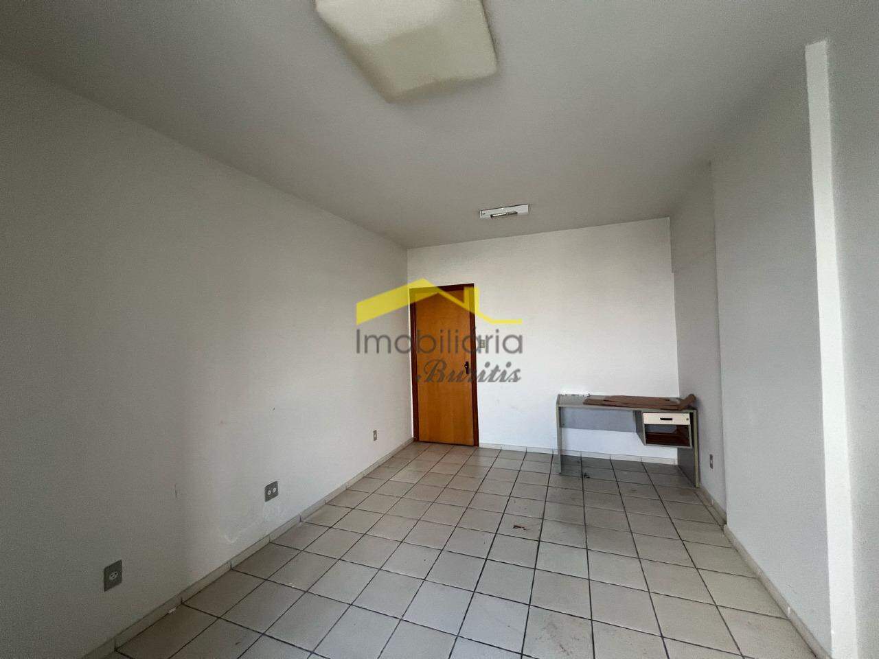 Sala para aluguel no Estoril: 