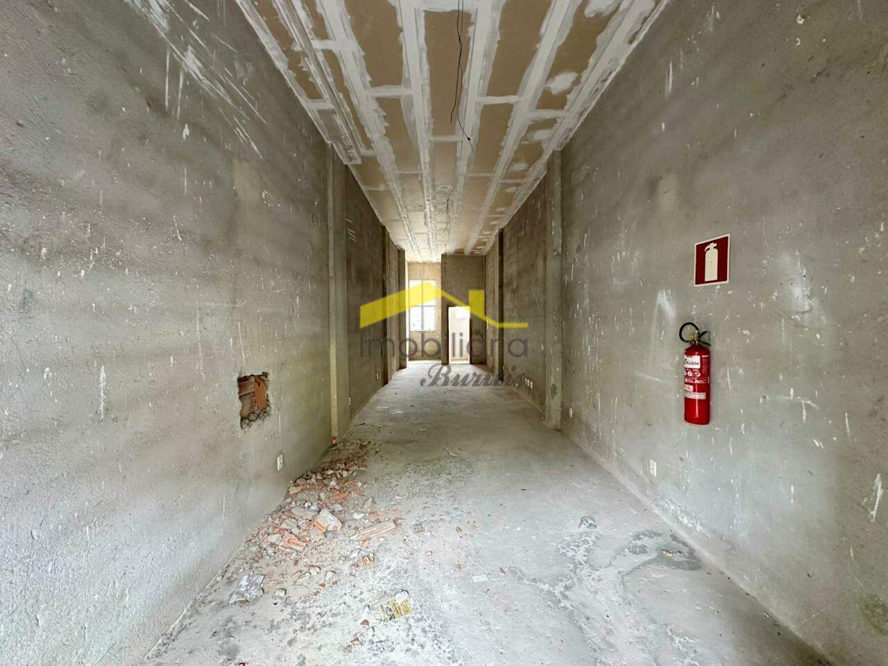 Loja para aluguel no Estoril: 