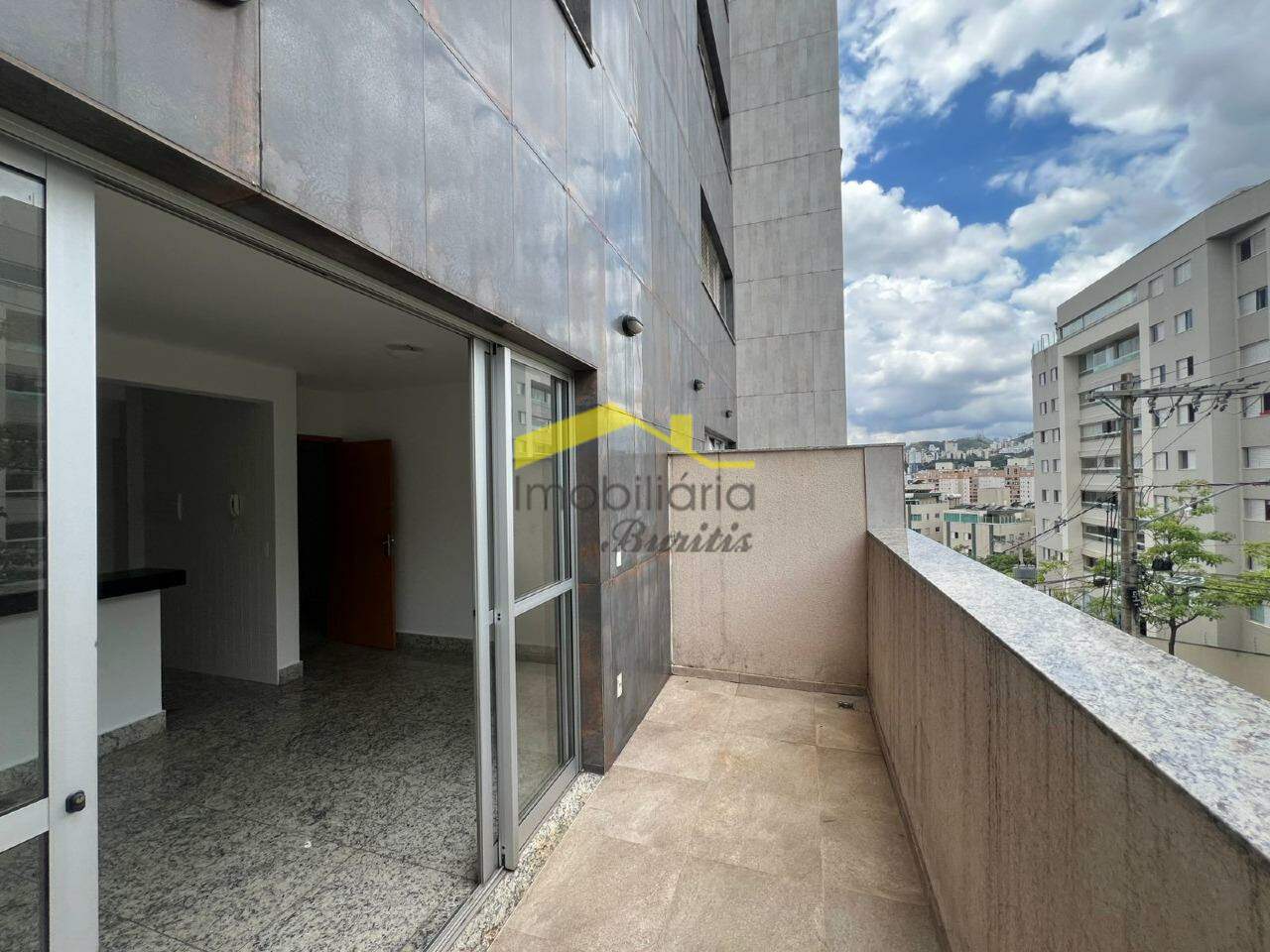 Apartamento com área privativa para aluguel no Buritis: 