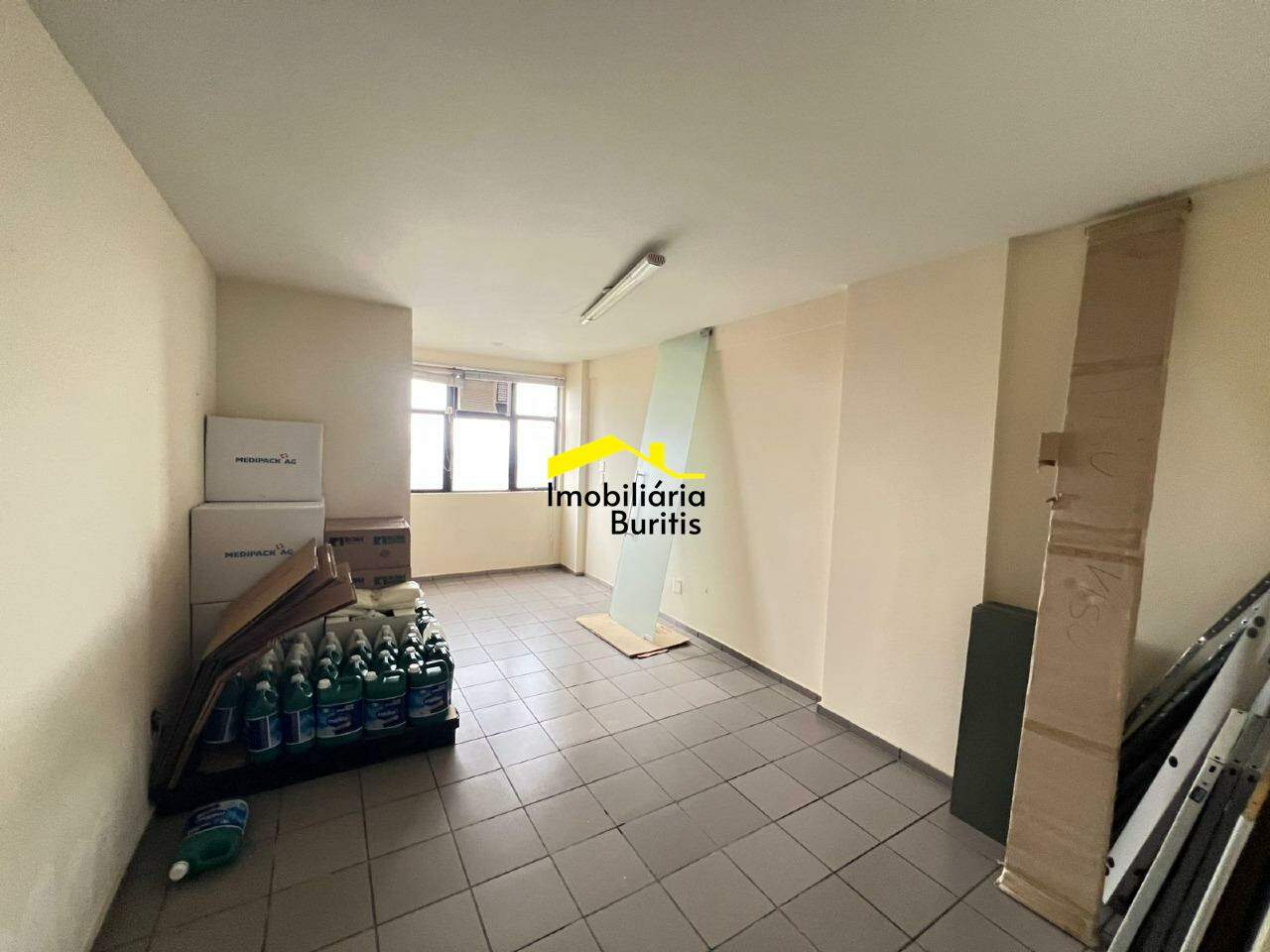 Sala para aluguel no Estoril: 