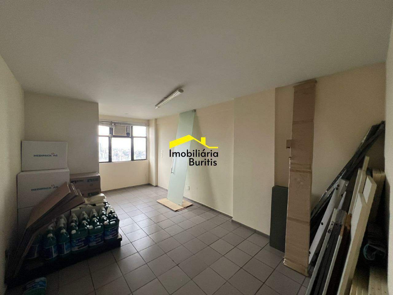 Sala para aluguel no Estoril: 