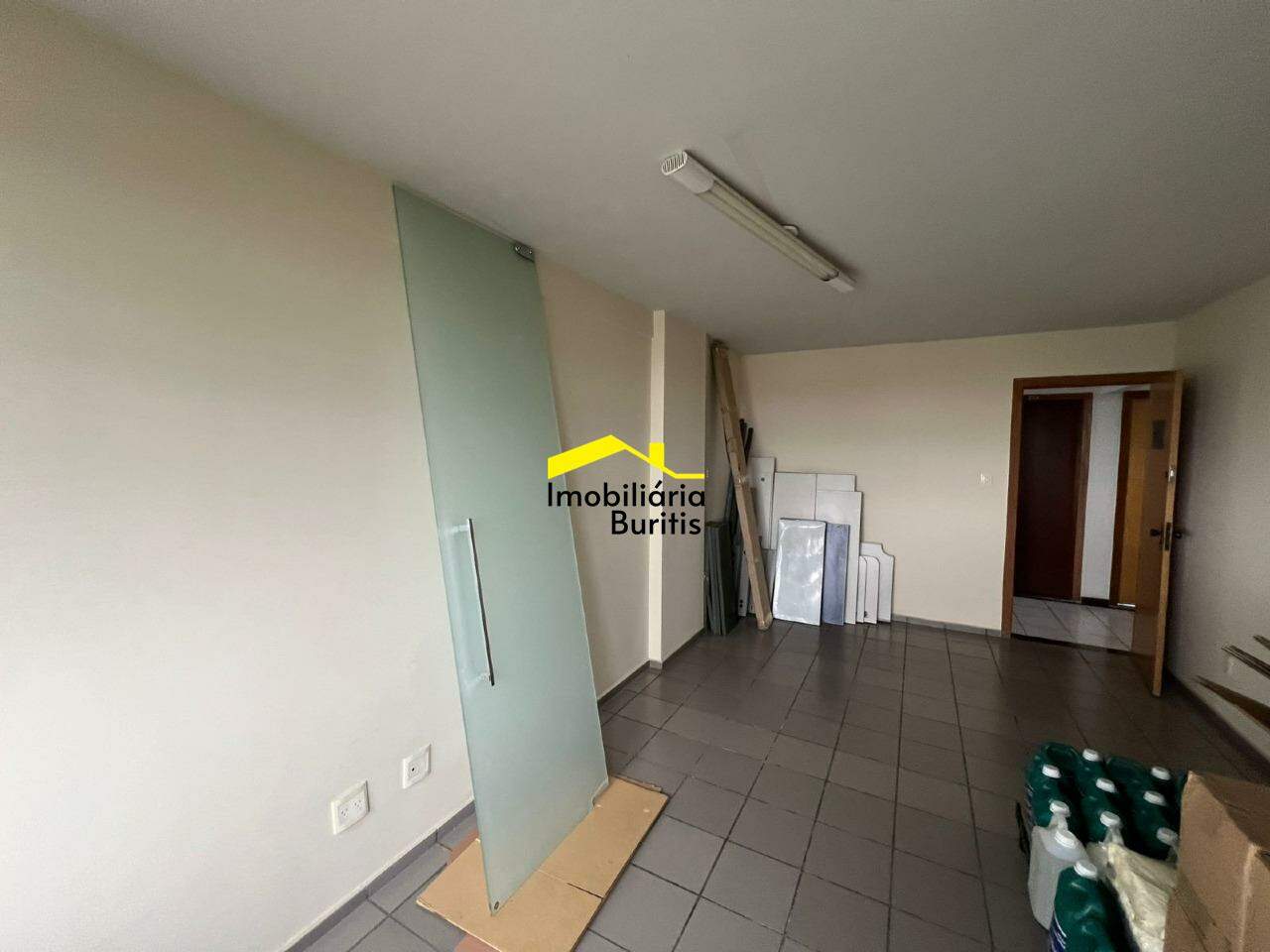 Sala para aluguel no Estoril: 