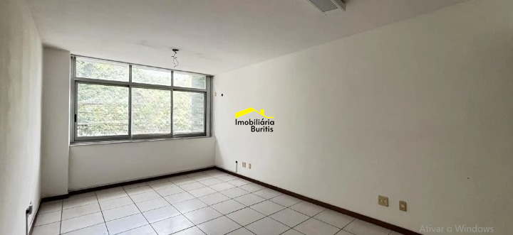 Sala à venda no Santa Lúcia: 