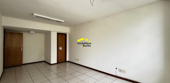 Sala à venda no Santa Lúcia: 