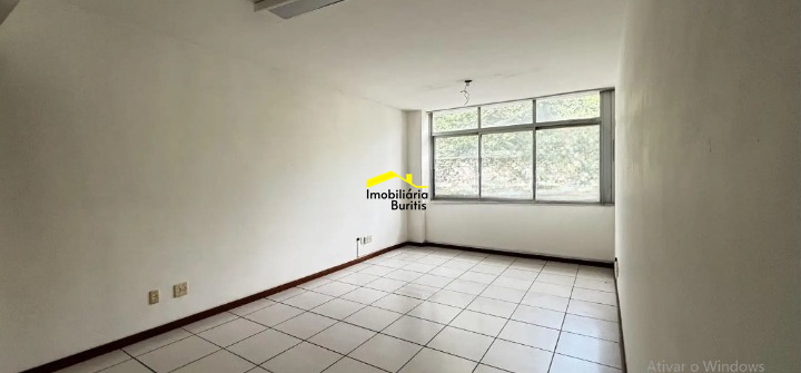 Sala à venda no Santa Lúcia: 