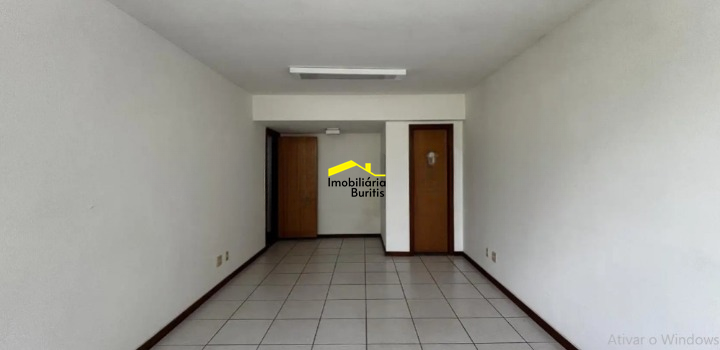 Sala à venda no Santa Lúcia: 