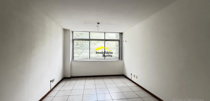 Sala à venda no Santa Lúcia: 