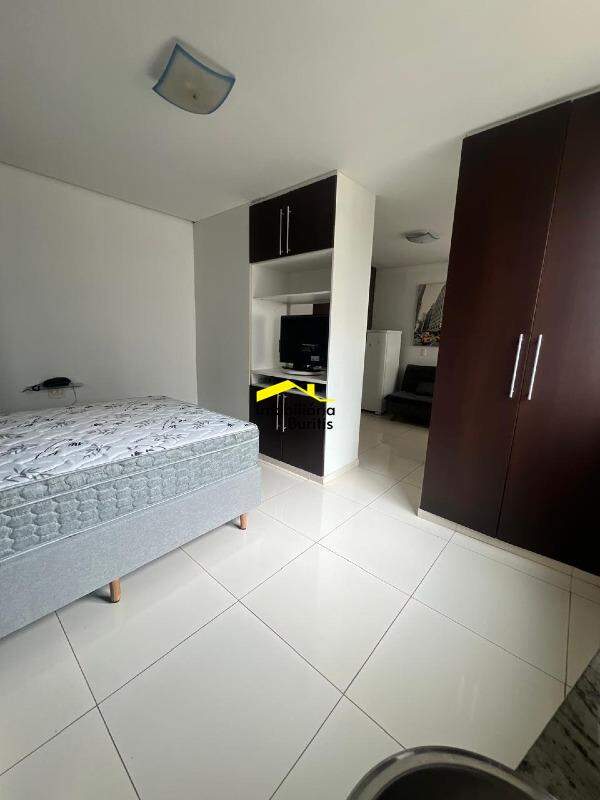 Flat para aluguel no Estoril: 