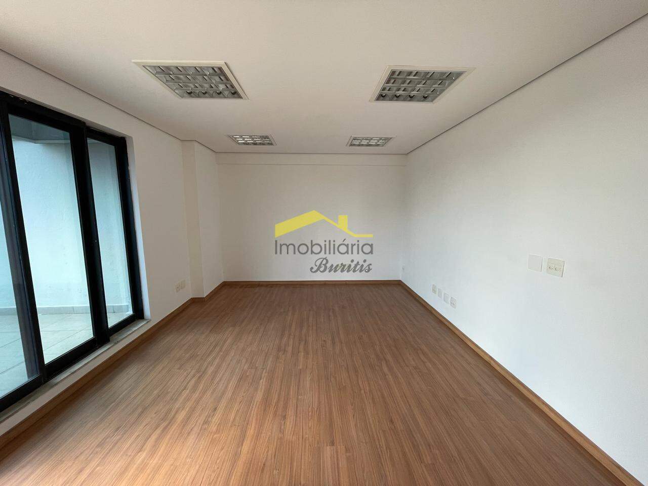 Sala para aluguel no Buritis: 