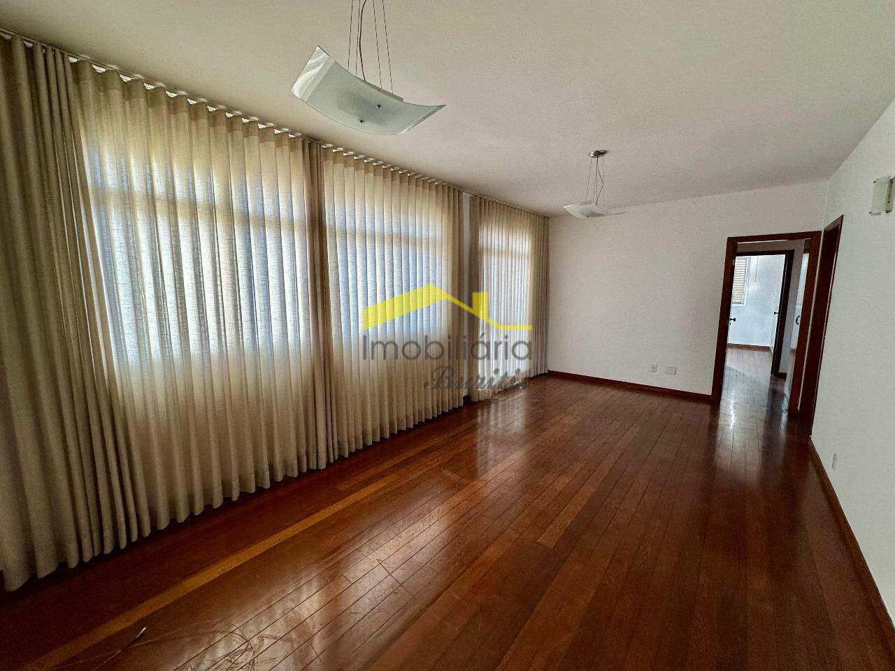 Cobertura para aluguel no Buritis: 