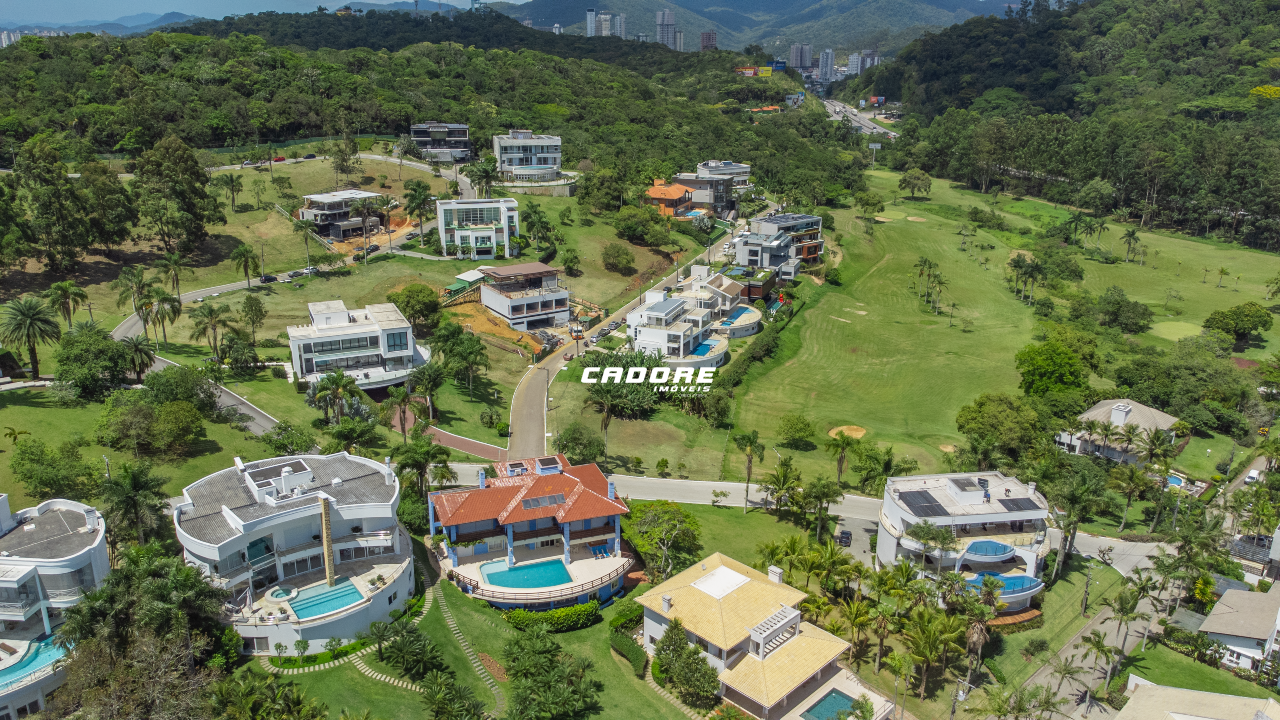 Luxo, Conforto e Exclusividade: Residência de 7 Suítes com Piscina no Condomínio Horizontal Iate Clube Itapema I Cadore Imóveis — foto 3