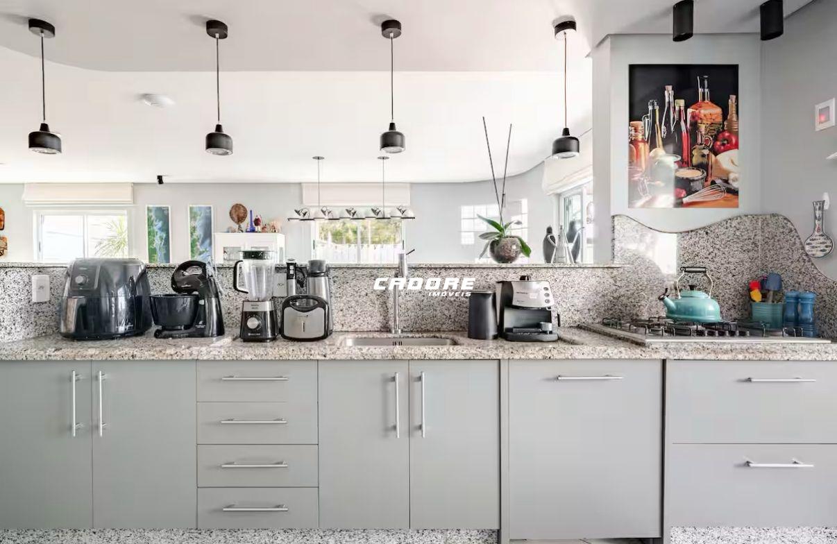 Refúgio à Beira-Mar: Casa com Piscina e Vista para o Mar em Balneário Perequê | Cadore Imóveis — foto 7