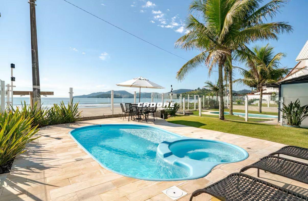 Refúgio à Beira-Mar: Casa com Piscina e Vista para o Mar em Balneário Perequê | Cadore Imóveis — foto 2