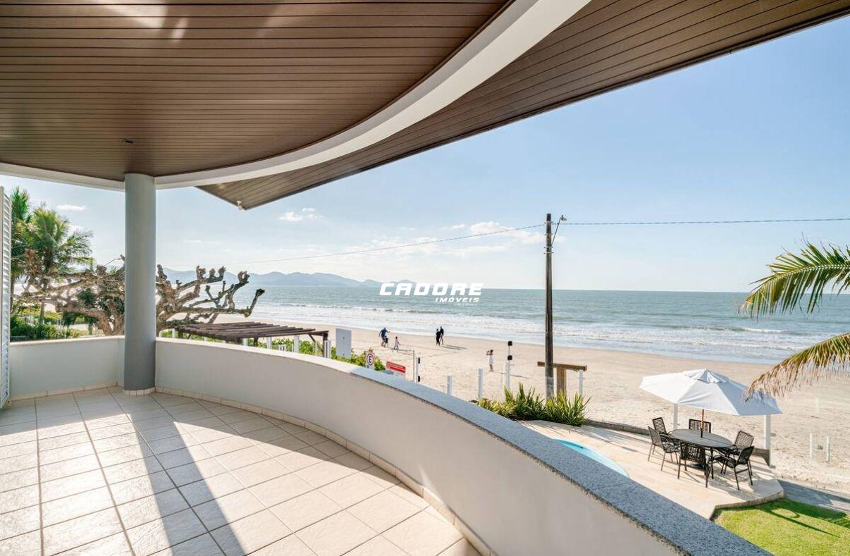 Refúgio à Beira-Mar: Casa com Piscina e Vista para o Mar em Balneário Perequê | Cadore Imóveis — foto 4