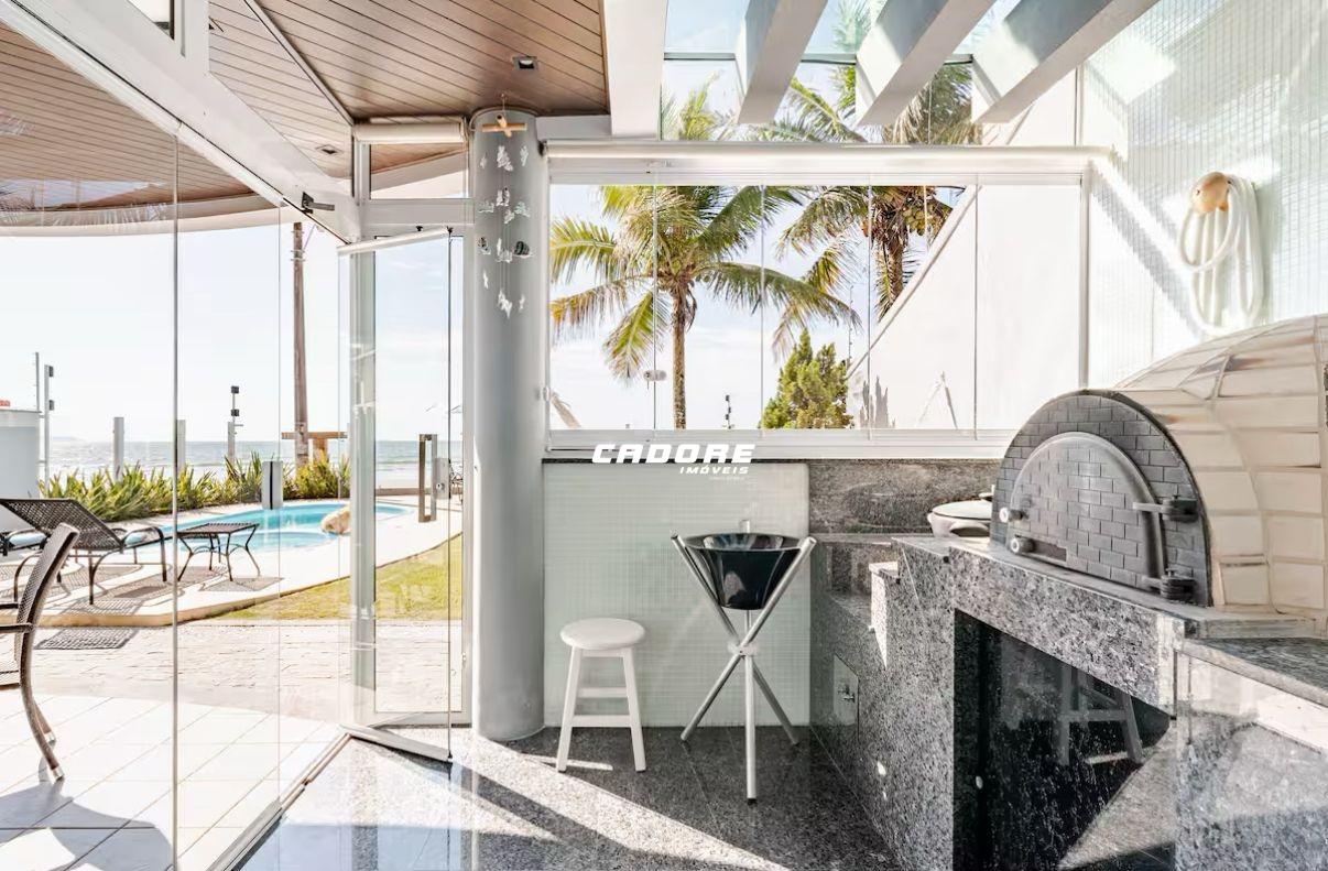 Refúgio à Beira-Mar: Casa com Piscina e Vista para o Mar em Balneário Perequê | Cadore Imóveis — foto 5