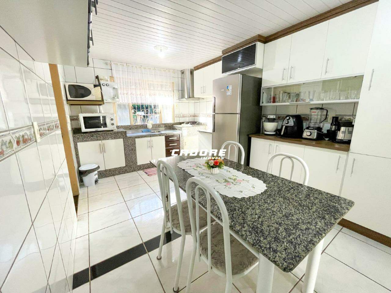 Casa ampla com 4 quartos e terreno espaçoso no bairro Progresso I Cadore Imóveis — foto 3