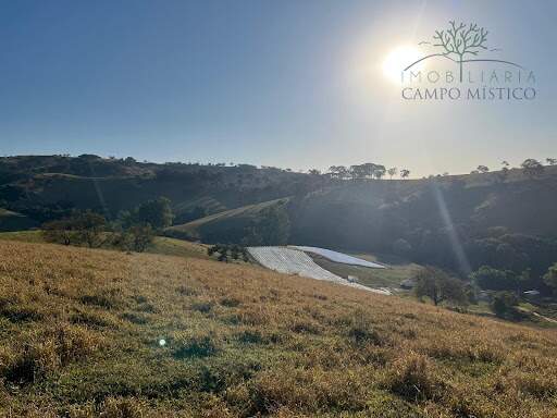 Terreno à venda no Esmeril: 